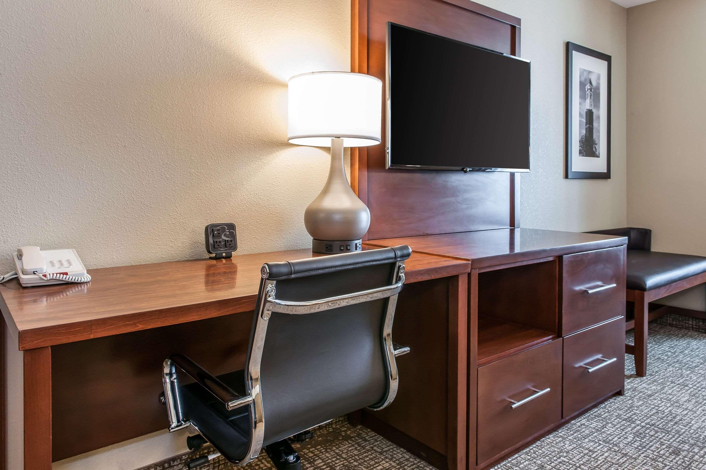 Comfort Suites Rensselaer Near Fair Oaks Buitenkant foto